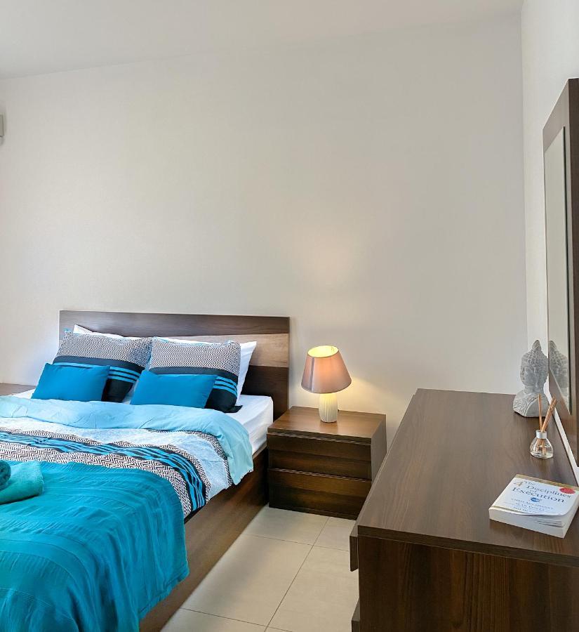 Charming Apartment In The Heart Of St. Julians San Giuliano Esterno foto