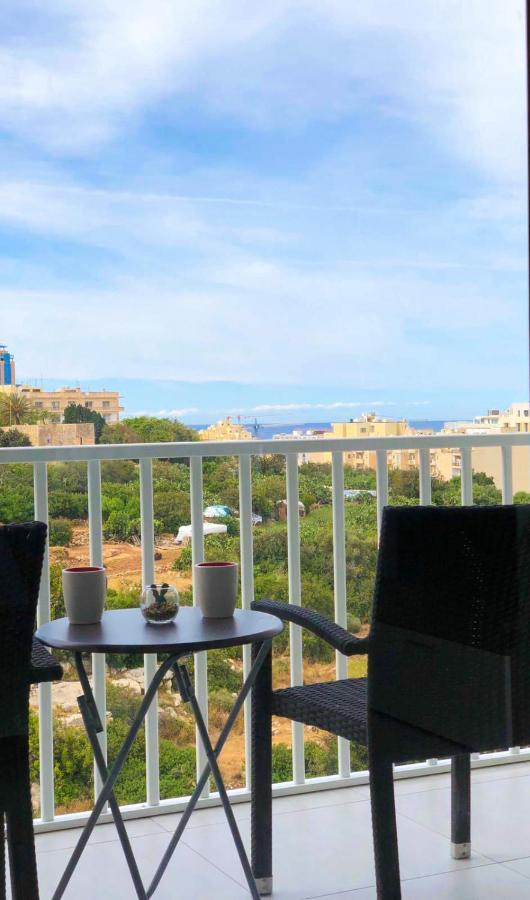 Charming Apartment In The Heart Of St. Julians San Giuliano Esterno foto
